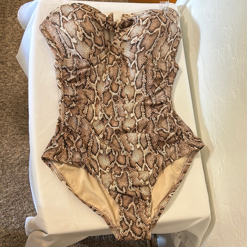 Kona Sol snake print high coverage one piece swim suit size M side wire on bust